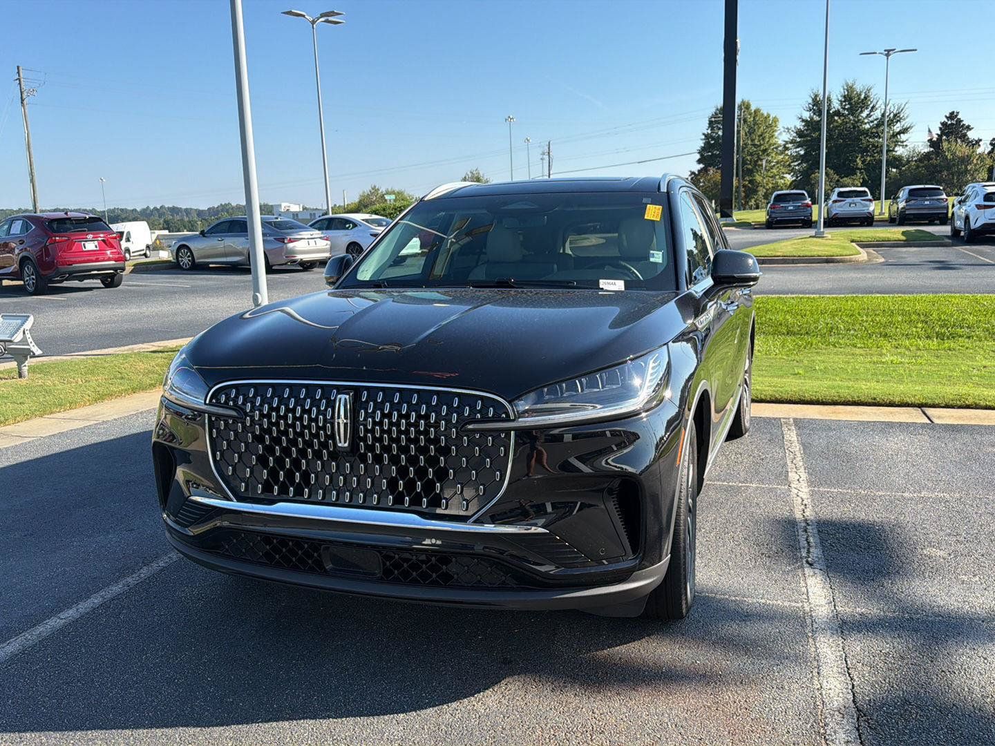 Used 2025 Lincoln Aviator 2WD image 3