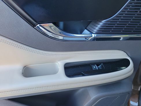 Used 2022 Lincoln Corsair FWD w/ Premium Package image 25