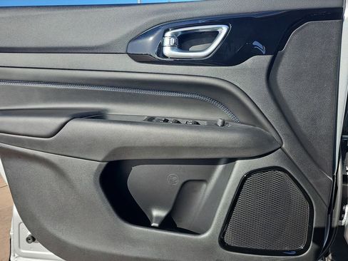 New 2026 Jeep Compass Latitude image 25