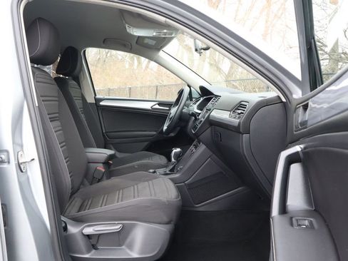 Used 2022 Volkswagen Tiguan S image 38