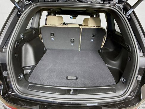 New 2025 Jeep Grand Cherokee Limited w/ Luxury Tech Group II image 28