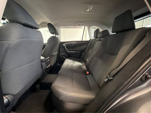 Used 2021 Toyota RAV4 LE AWD/4WD image 10