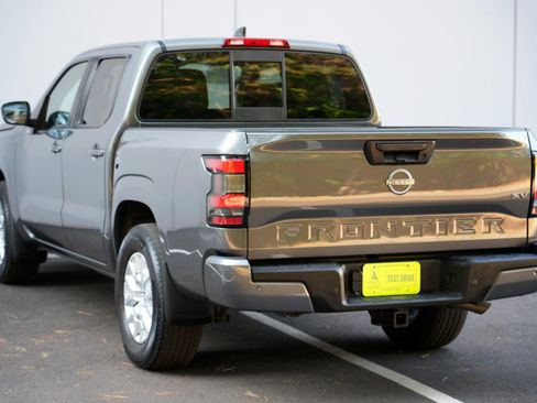 Used 2022 Nissan Frontier SV RWD image 43