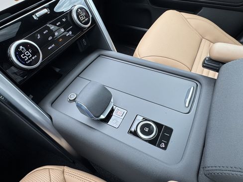 New 2026 Land Rover Discovery Limited Edition AWD/4WD image 23