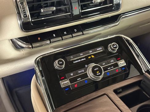 Used 2019 Lincoln Navigator Reserve AWD/4WD image 31