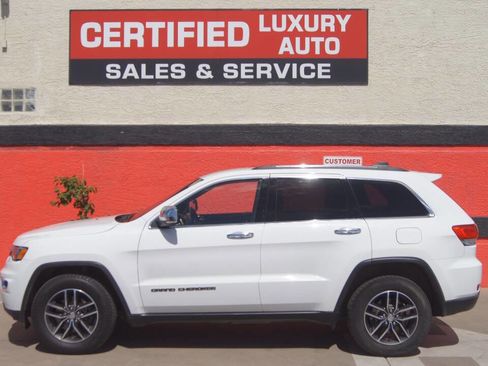 Used 2018 Jeep Grand Cherokee Limited image 3