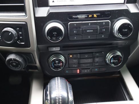 Used 2018 Ford F150 Lariat w/ Equipment Group 502A Luxury image 30