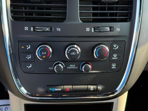 Used 2018 Dodge Grand Caravan SXT FWD image 24