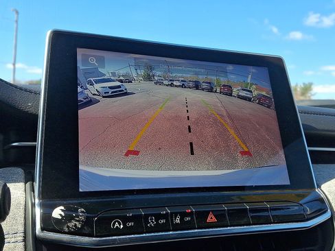 Certified 2024 Jeep Compass Latitude image 18