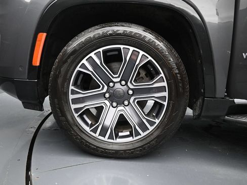 Used 2024 Jeep Wagoneer L Series II w/ Flexible Seating Group AWD/4WD image 34