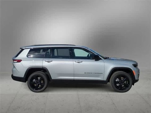 New 2025 Jeep Grand Cherokee L Altitude image 9