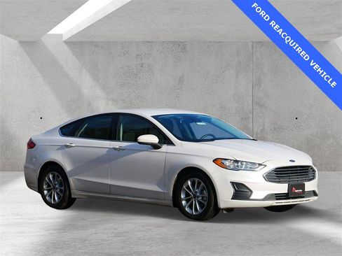 Used 2019 Ford Fusion SE image 1