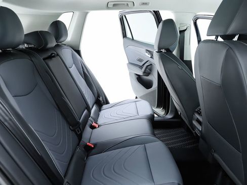 New 2026 Volkswagen Tiguan SE image 77