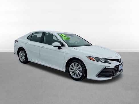 Used 2024 Toyota Camry LE image 3