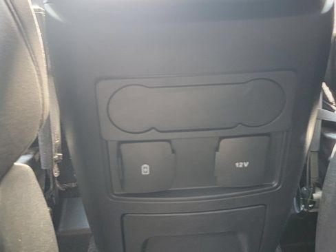Used 2023 Ford Explorer XLT AWD/4WD image 32