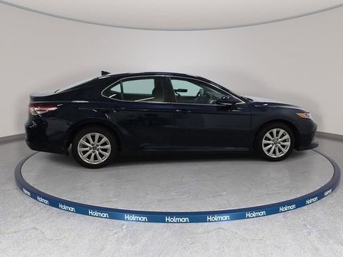 Used 2019 Toyota Camry LE w/ Convenience Package FWD image 5
