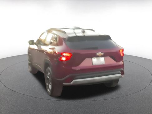 Used 2025 Chevrolet Trax LT image 11