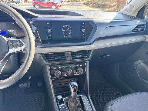 Used 2024 Volkswagen Taos SE w/ Panoramic Sunroof Package image 18