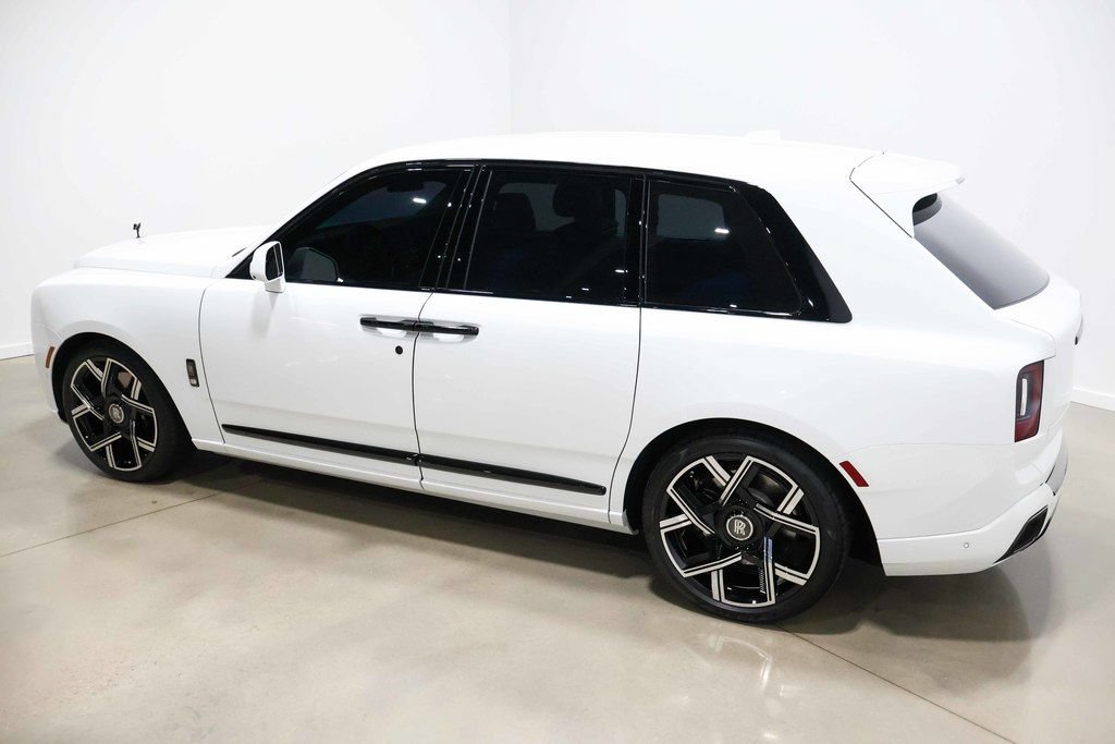 Used 2025 Rolls-Royce Cullinan Black Badge AWD/4WD image 22