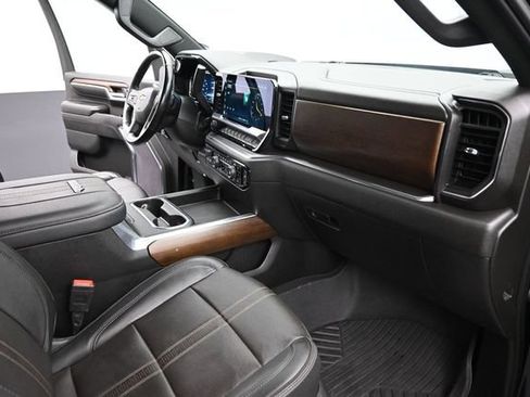 Used 2024 Chevrolet Silverado 2500 High Country w/ High Country Premium Package AWD/4WD image 27
