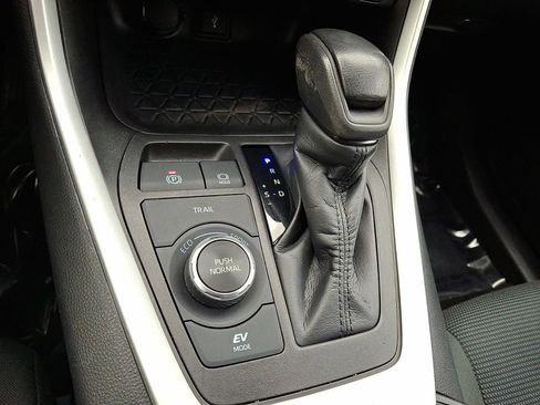 Certified 2022 Toyota RAV4 LE image 12