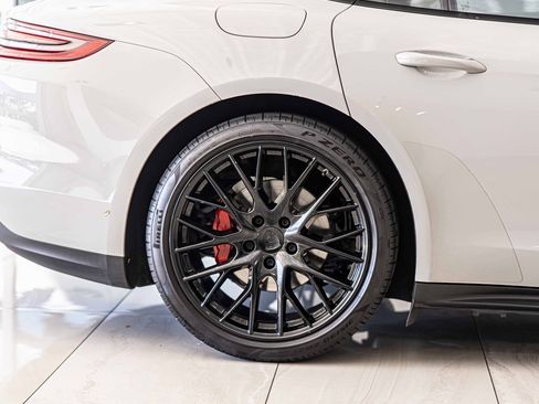 Used 2019 Porsche Panamera image 11
