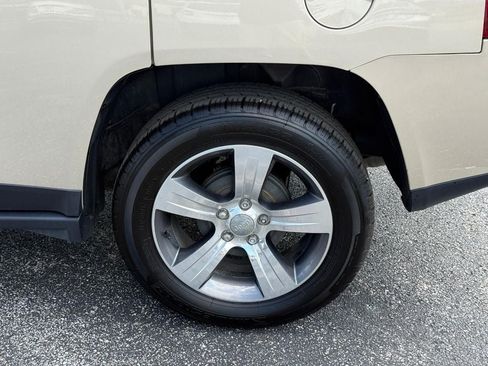 Used 2017 Jeep Compass High Altitude FWD image 6