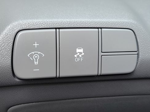 Certified 2025 Hyundai Elantra Sport FWD image 19
