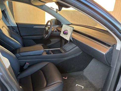 Used 2023 Tesla Model Y Long Range image 23