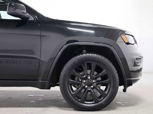 Used 2019 Jeep Grand Cherokee Altitude AWD/4WD image 11