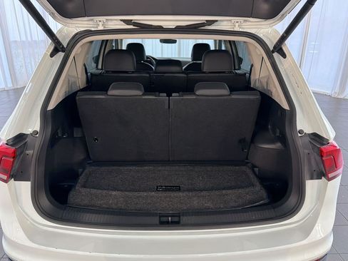 Certified 2023 Volkswagen Tiguan SE w/ Panoramic Sunroof Package FWD image 33