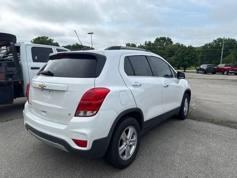 Used 2019 Chevrolet Trax LT w/ LT Convenience Package FWD image 3