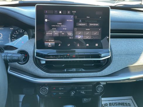 Used 2024 Jeep Compass Latitude image 8