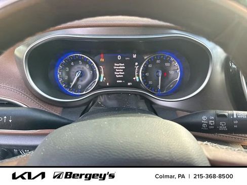 Used 2020 Chrysler Pacifica Limited w/ Tire & Wheel Group image 13