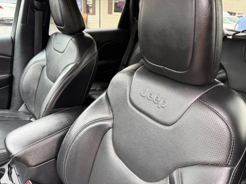 Used 2019 Jeep Cherokee Limited AWD/4WD image 11