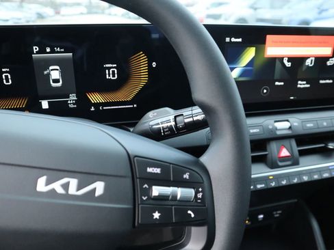 New 2025 Kia K4 LXS image 33