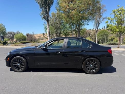 Used 2017 BMW 320i Sedan RWD image 2