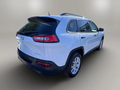 Used 2017 Jeep Cherokee Sport FWD image 8
