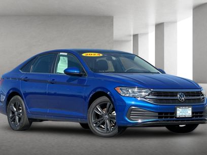 Used 2024 Volkswagen Jetta SE w/ Panoramic Sunroof Package