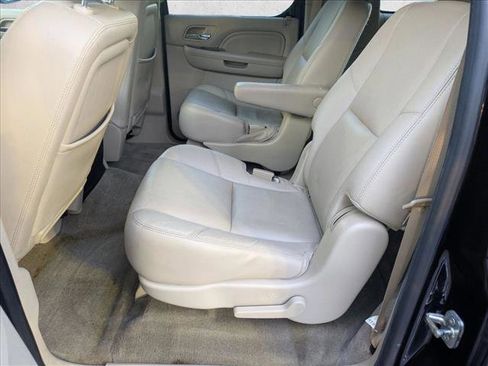 Used 2014 Cadillac Escalade ESV Premium image 19