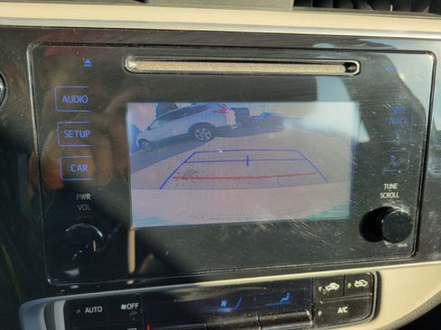 Used 2018 Toyota Corolla LE image 33