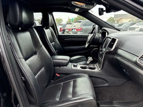 Used 2018 Jeep Grand Cherokee Overland AWD/4WD image 26