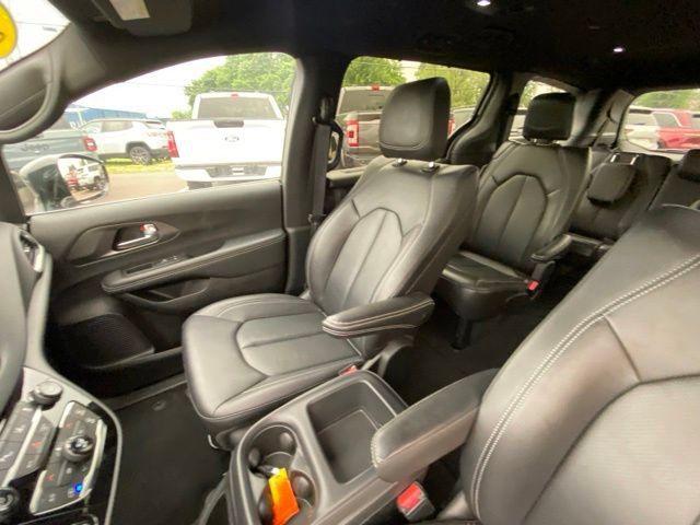 Used 2026 Chrysler Pacifica Select FWD image 13