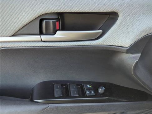 Used 2025 Toyota Camry SE FWD image 10