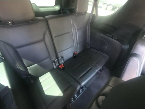 Used 2023 Chevrolet Suburban LT w/ LT Signature Package RWD image 10