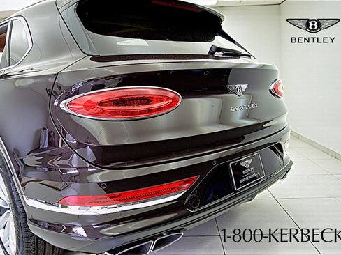 Used 2024 Bentley Bentayga image 14