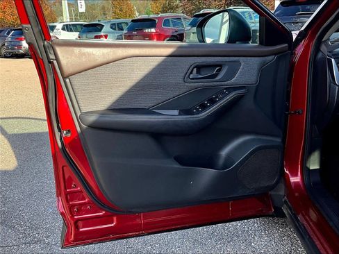 Used 2021 Nissan Rogue S image 9