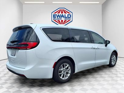 Used 2024 Chrysler Pacifica Touring-L