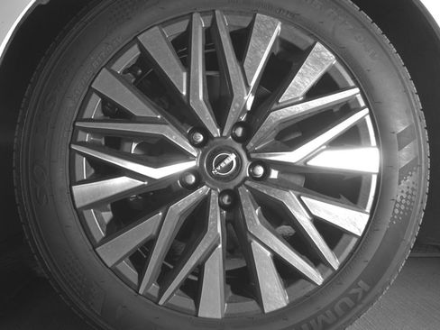 Used 2025 Nissan Altima 2.5 SV FWD image 12