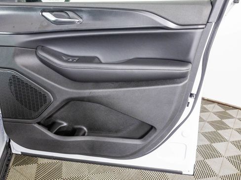 New 2025 Jeep Grand Cherokee L Altitude image 28